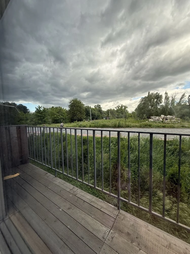 Apartment with balcony, near Buchansky Park. Available