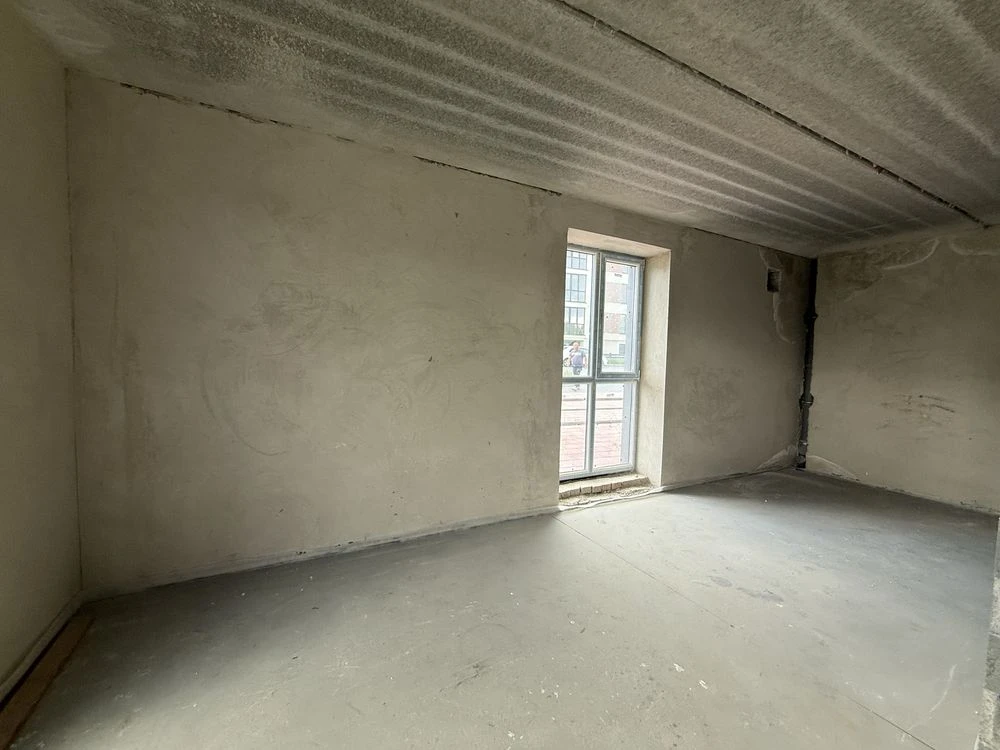 Apartment with balcony, near Buchansky Park. Available