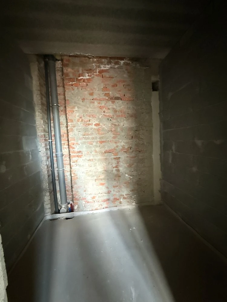 Apartment with balcony, near Buchansky Park. Available