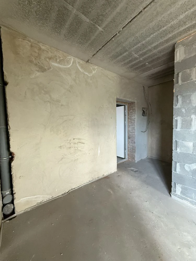 Apartment with balcony, near Buchansky Park. Available
