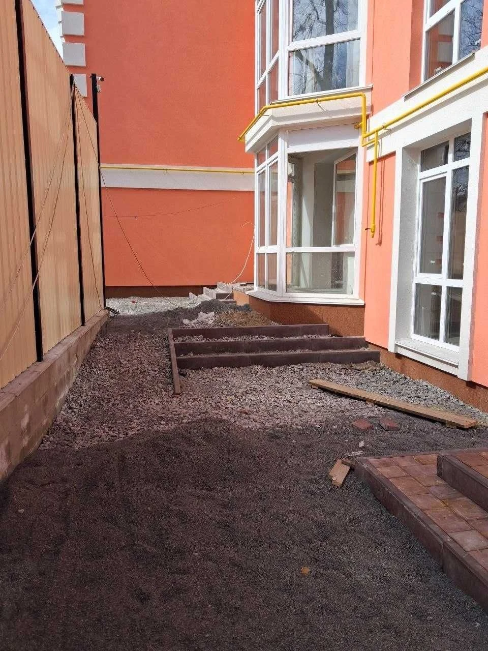 Promotional offer for a fully renovated apartment