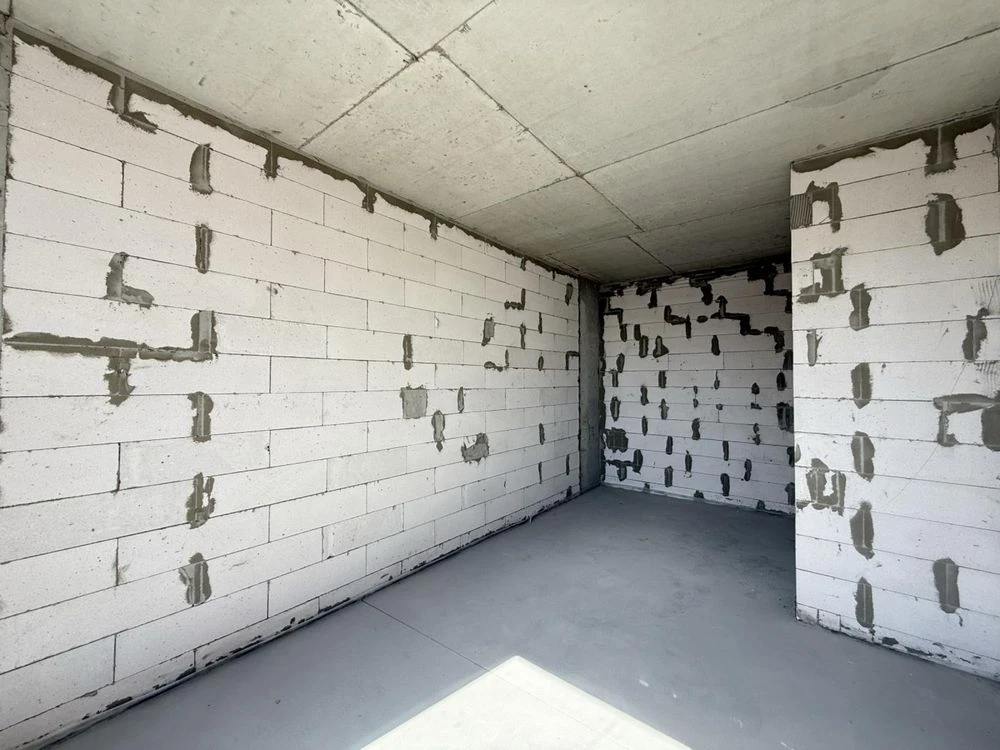 One-bedroom apartment, unfurnished. Separate building.