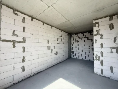 One-bedroom apartment, unfurnished. Separate building.