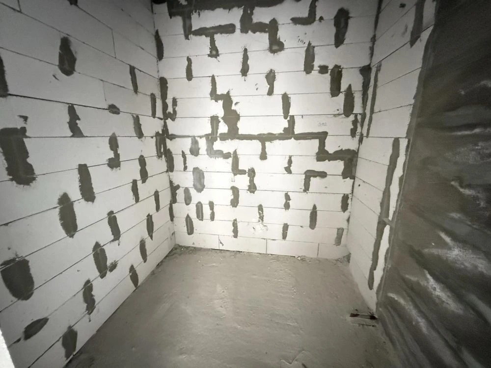 One-bedroom apartment, unfurnished. Separate building.
