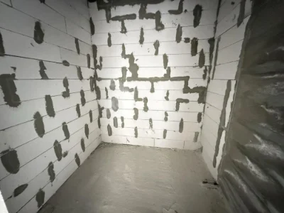 One-bedroom apartment, unfurnished. Separate building.