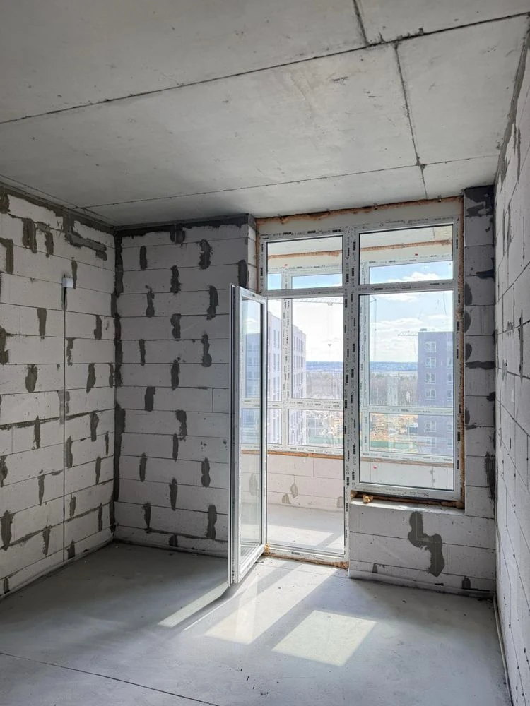 One-bedroom apartment, unfurnished. Separate building.