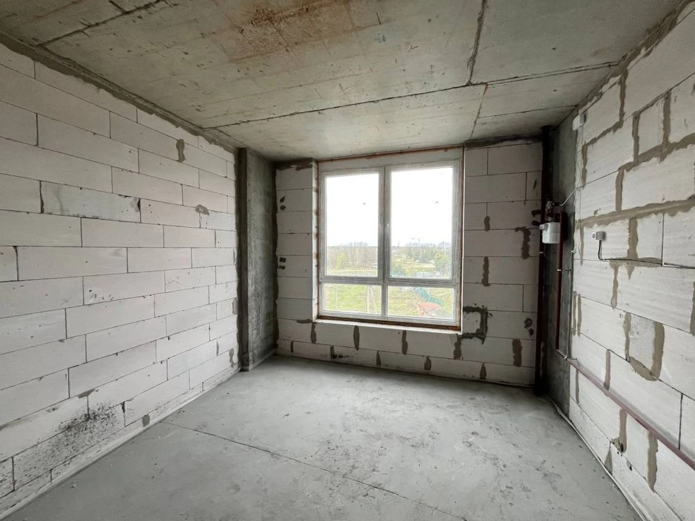 For Sale: One-Bedroom Apartment for Renovation, Gas Heating, Available