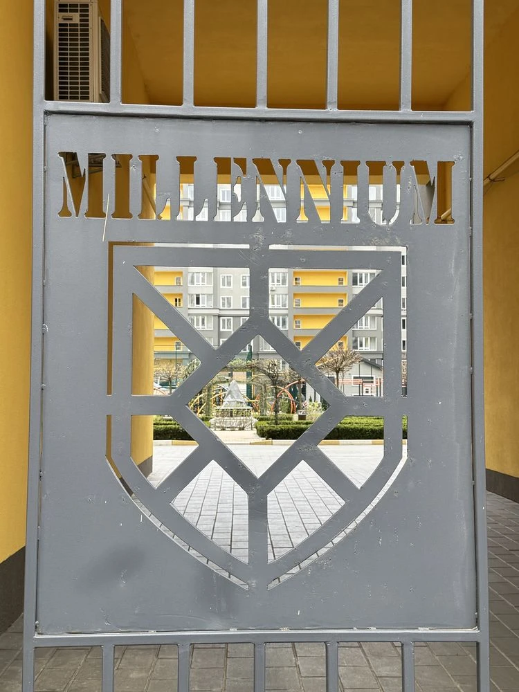 Three-bedroom apartment near school, gas certificate