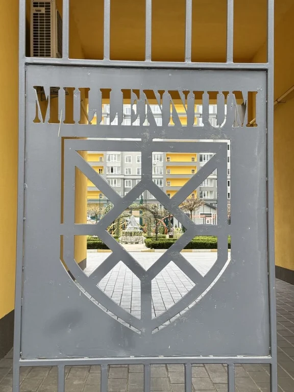 Three-bedroom apartment near school, gas certificate