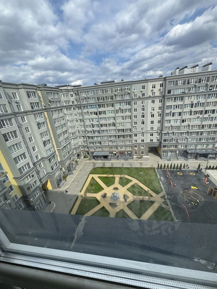 Three-bedroom apartment near school, gas certificate
