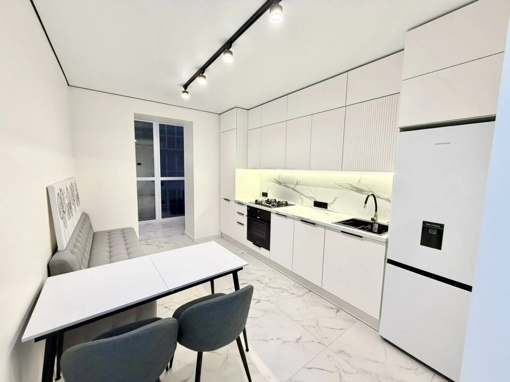 Apartment, Certificate! 2-room apartment with High-Quality, Modern Renovation! Individual