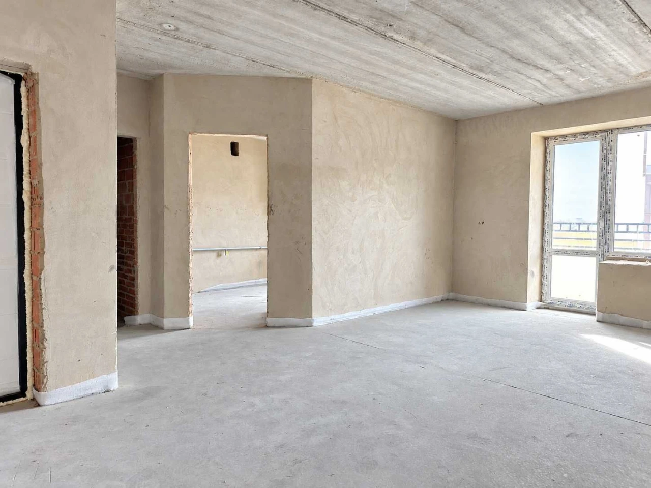 3-room apartment near Avenir Plaza shopping mall. єОселя - yes!
