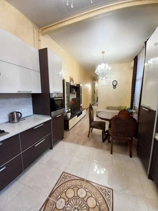 Kharkiv. I will sell a 3-room apartment on Rimarskaya 100 sq. m.