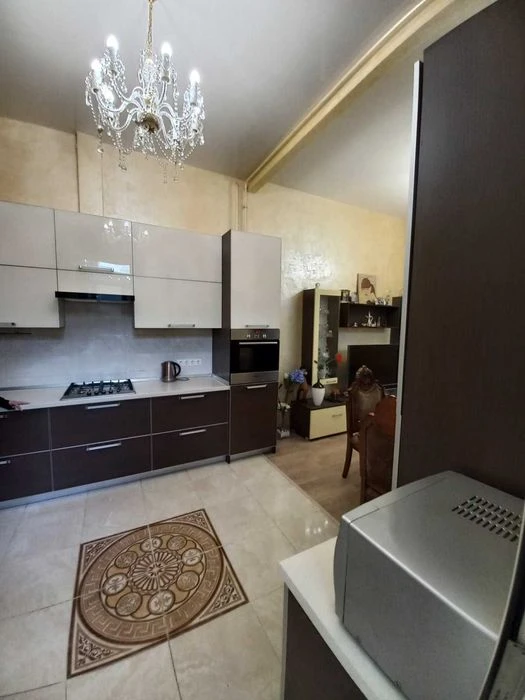 Kharkiv. I will sell a 3-room apartment on Rimarskaya 100 sq. m.