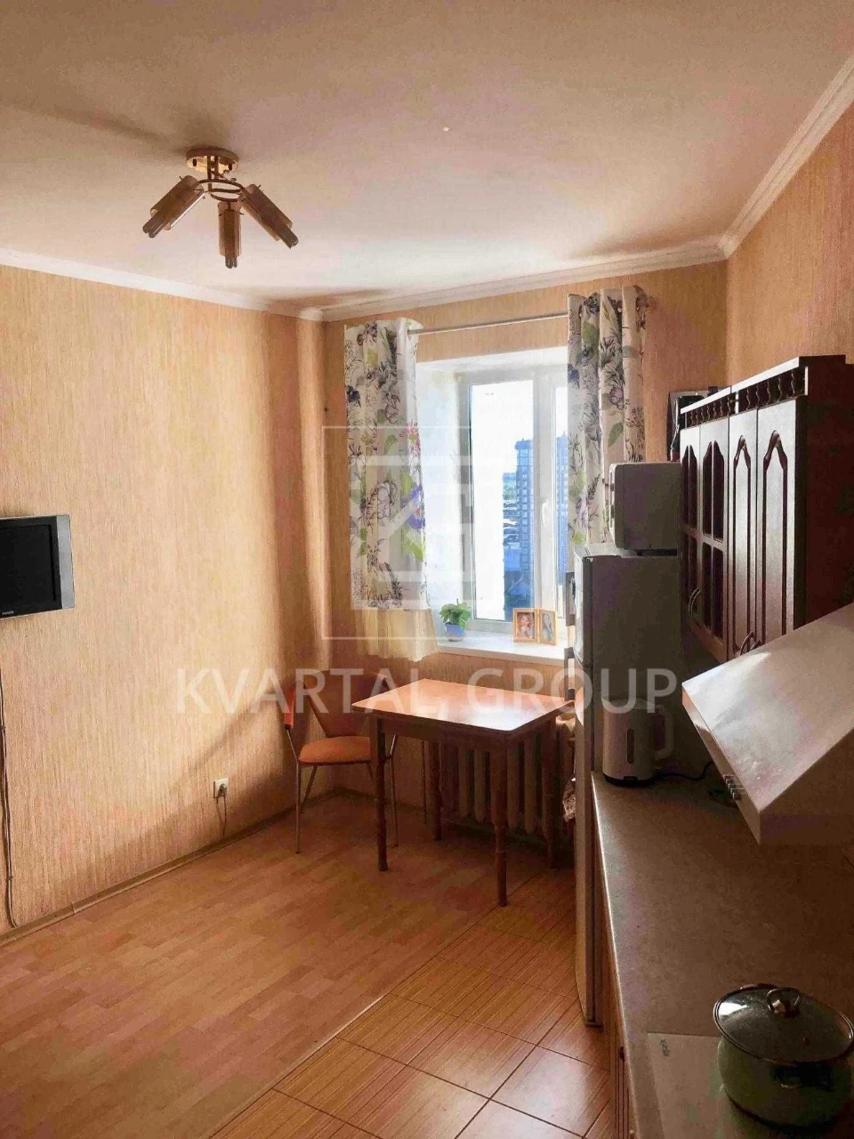 Продам 1 кімнатну квартиру з ремонтом в центрі. Буча вул. Бо
