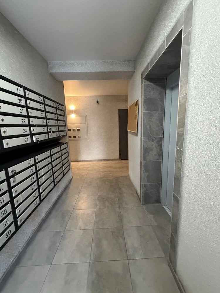 One-bedroom apartment with renovation and furniture! Buchan Park
