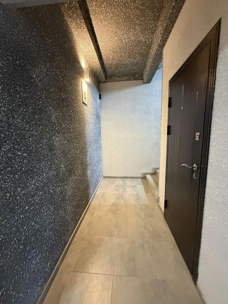 One-bedroom apartment with renovation and furniture! Buchan Park