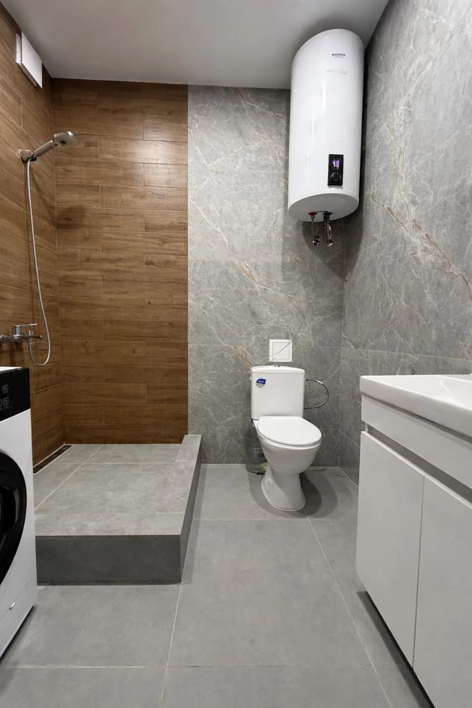 One-bedroom apartment with renovation and furniture! Buchan Park