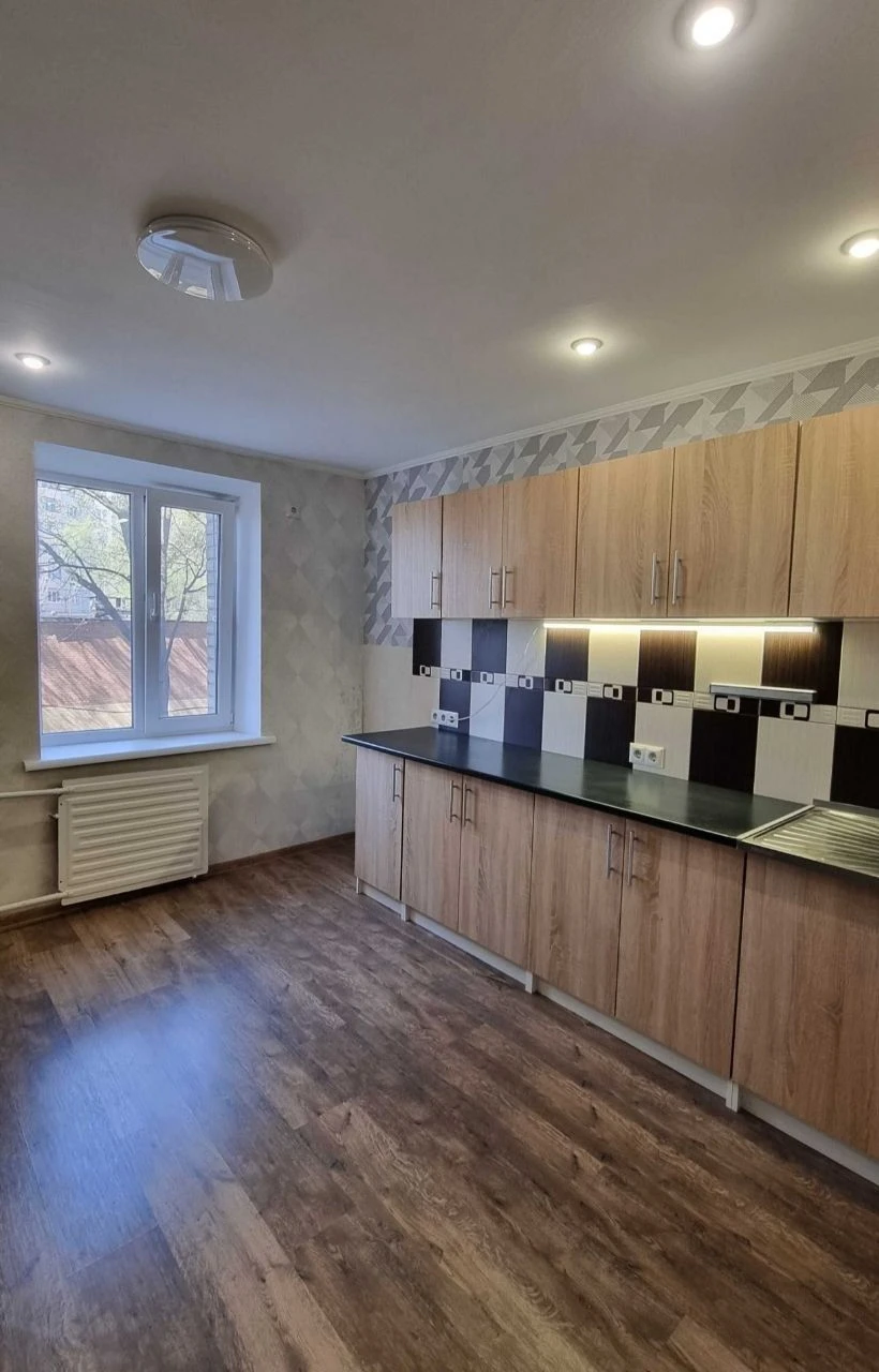 One-bedroom apartment with new renovation in Bucha (center), minimum