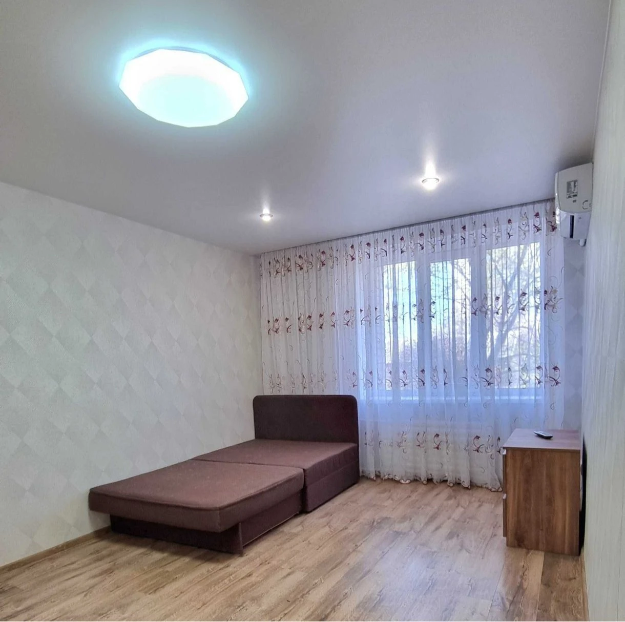 One-bedroom apartment with new renovation in Bucha (center), minimum
