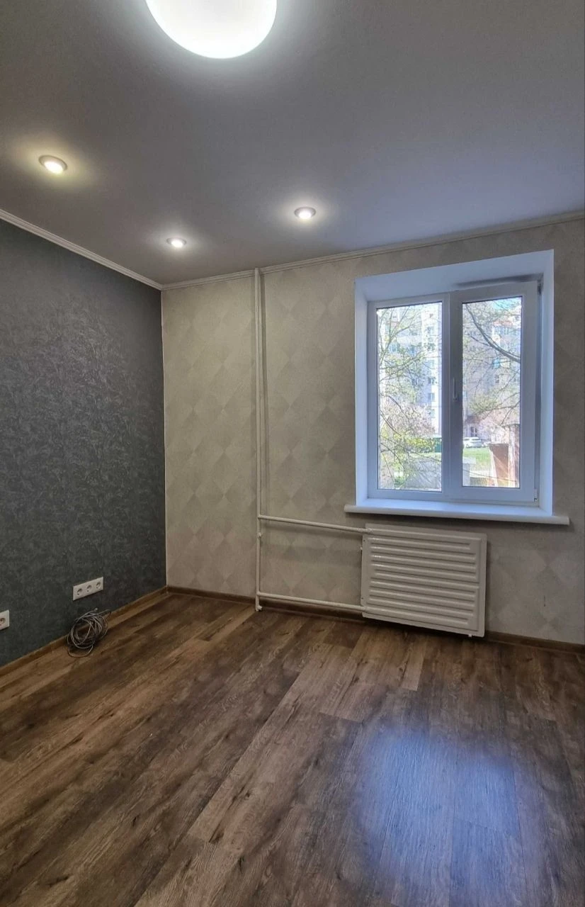 One-bedroom apartment with new renovation in Bucha (center), minimum