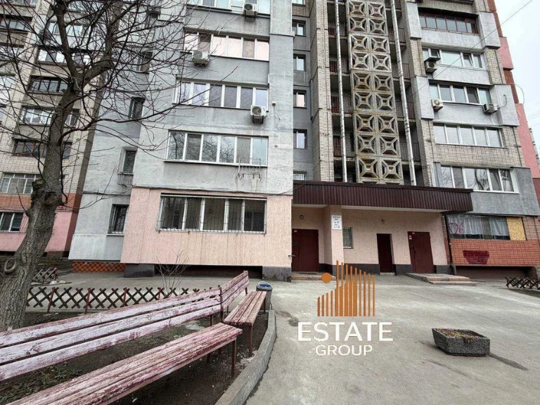 Sale of 3-room apartment. Zaporizhia highway 40.