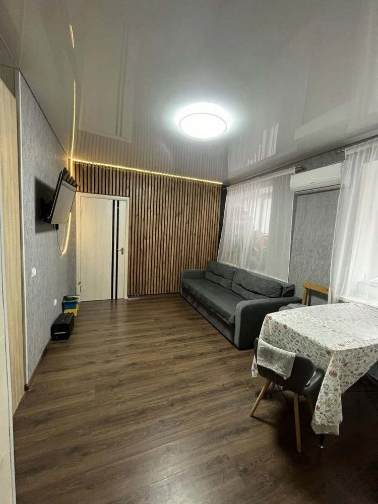 One-bedroom apartment with a spacious kitchen!