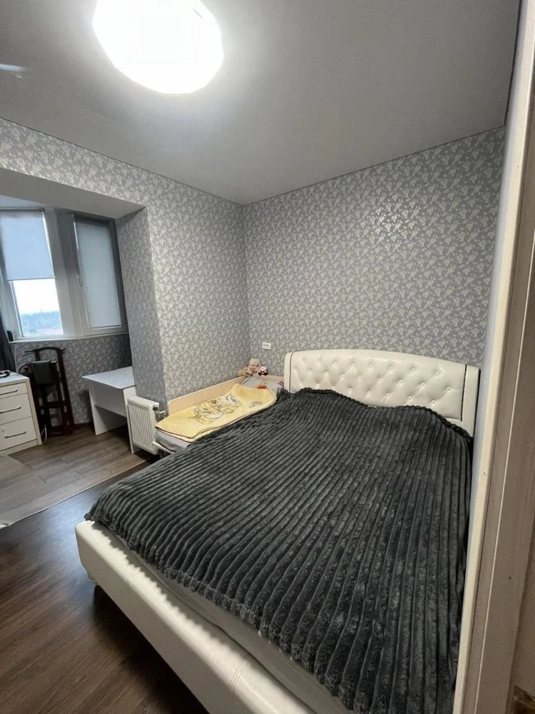 One-bedroom apartment with a spacious kitchen!