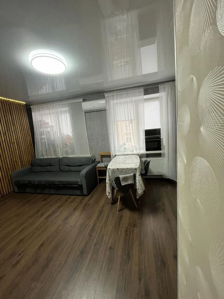 One-bedroom apartment with a spacious kitchen!