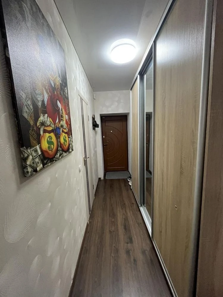 One-bedroom apartment with a spacious kitchen!