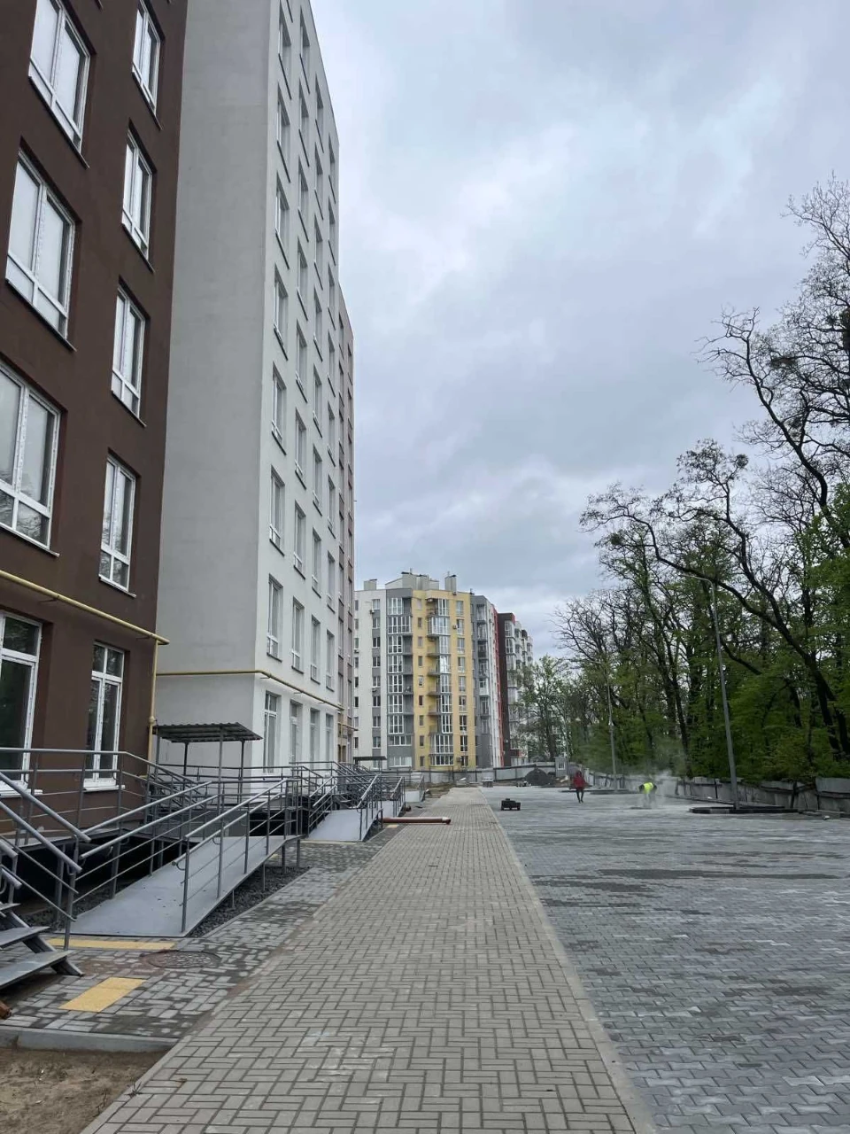 STUNNING PRICE! 1-room apartment in need of renovation. All government programs available. Gas heating.