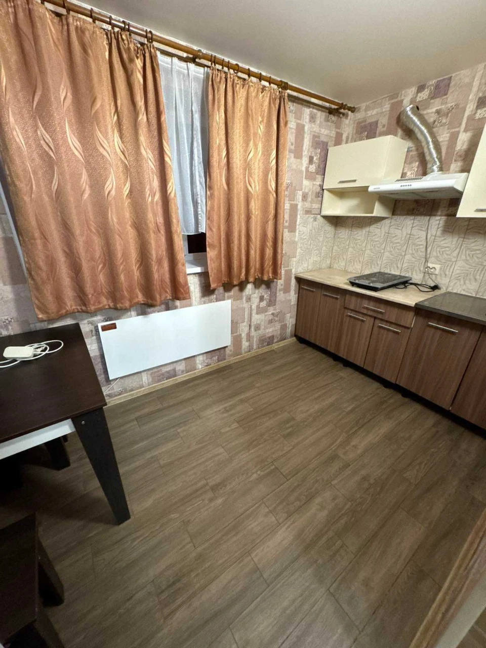 Срочно - 1-комнатная квартира с ремонтом и мебелью.