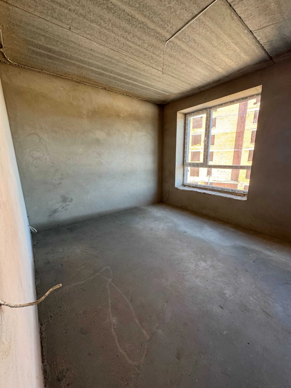For Sale: 2-room apartment for renovation. Gas heating. Own plot.