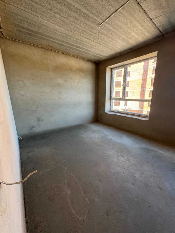 For Sale: 2-room apartment for renovation. Gas heating. Own plot.