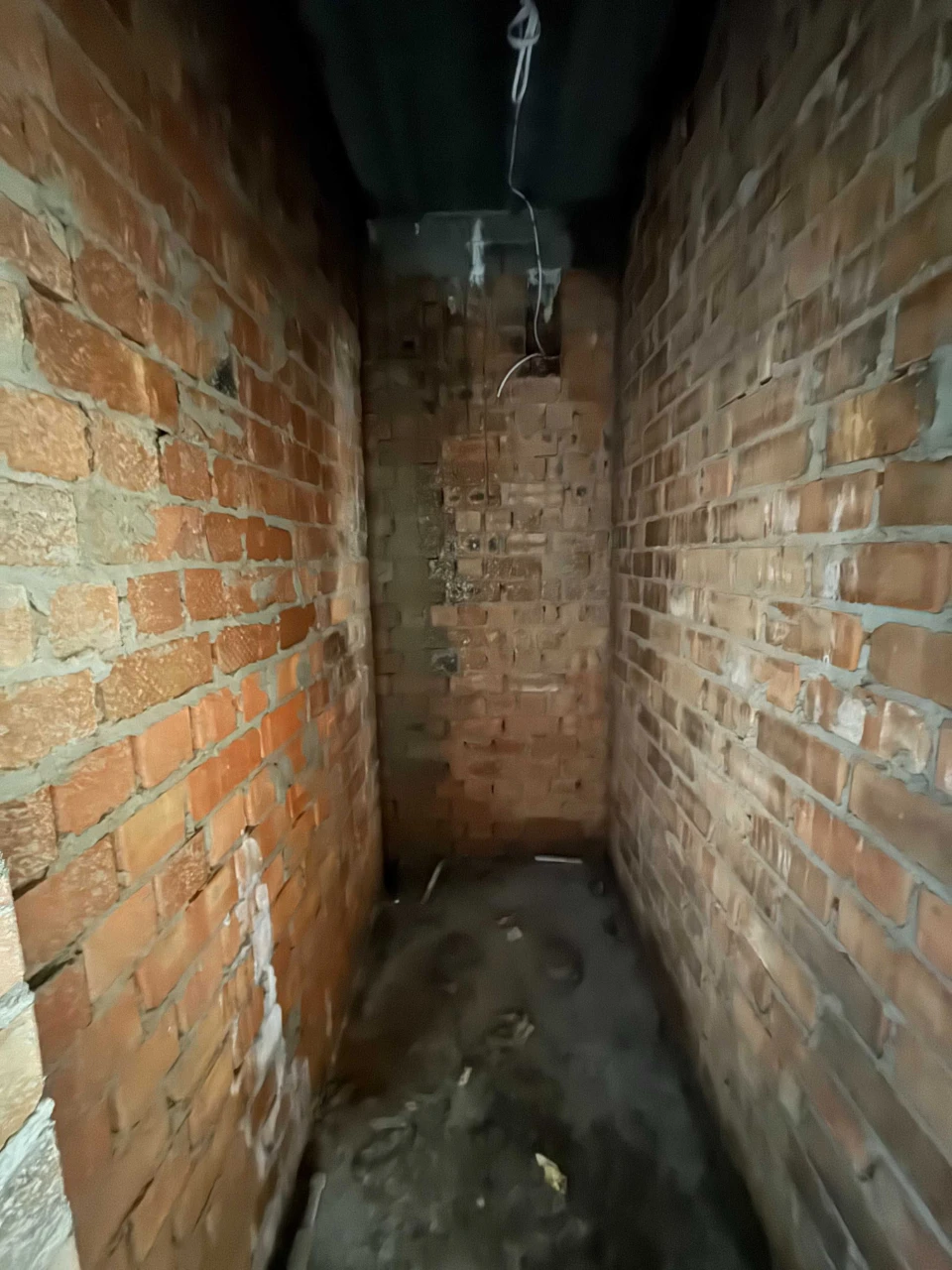 For Sale: 2-room apartment for renovation. Gas heating. Own plot.