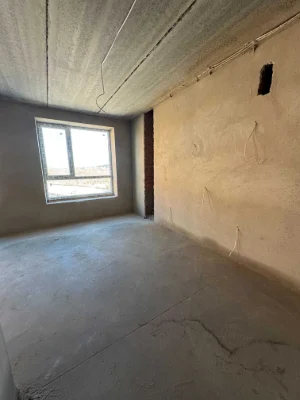 For Sale: 2-room apartment for renovation. Gas heating. Own plot.