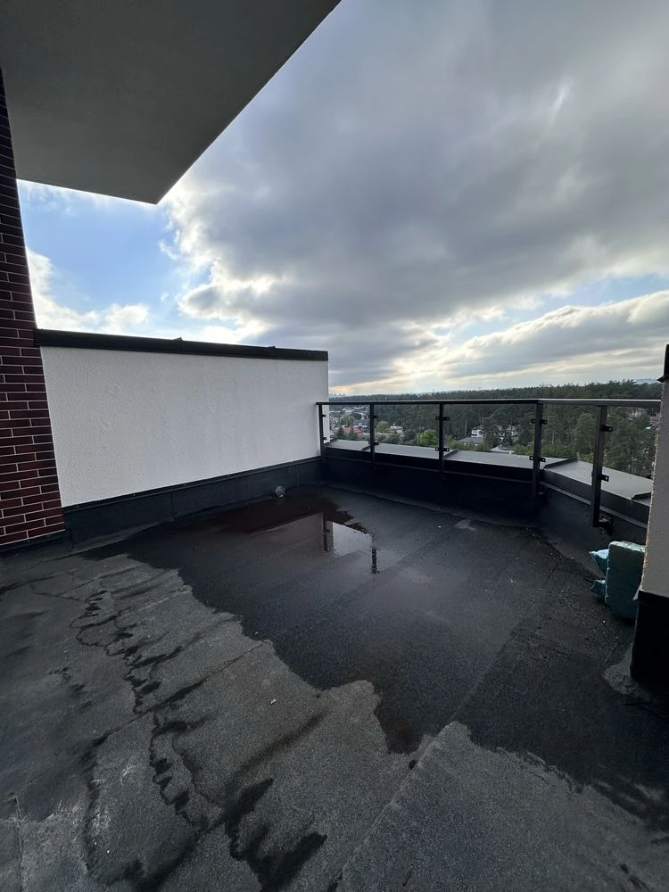 Penthouse with terrace and pine trees view. Individual gas