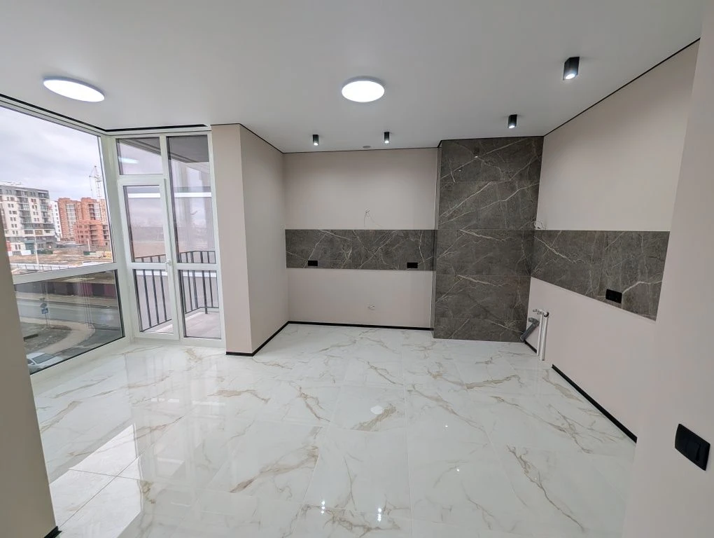 Apartment with renovation, never lived in
