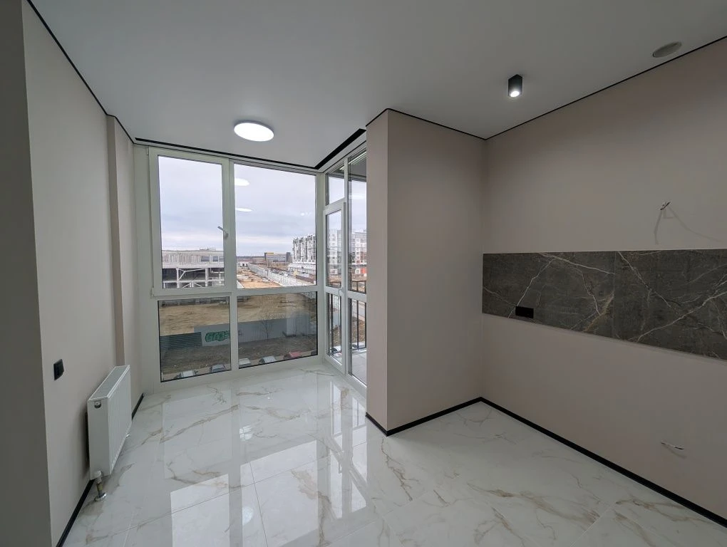 Apartment with renovation, never lived in