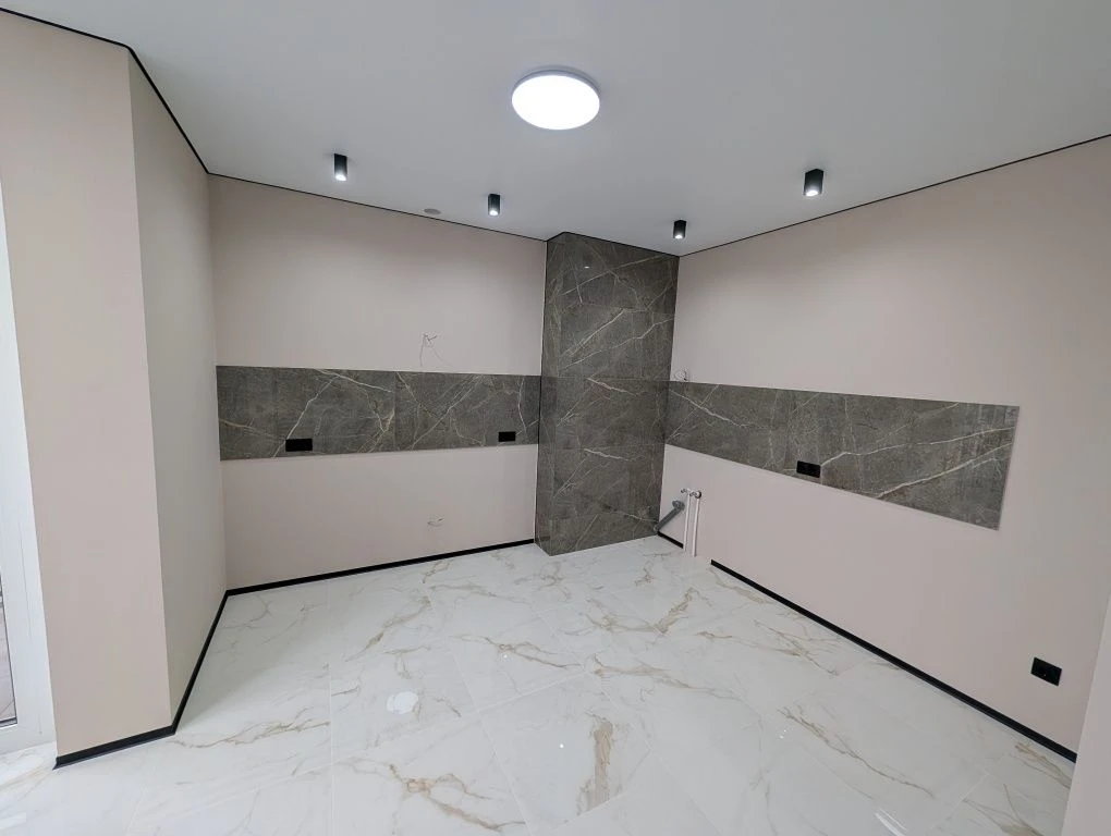 Apartment with renovation, never lived in
