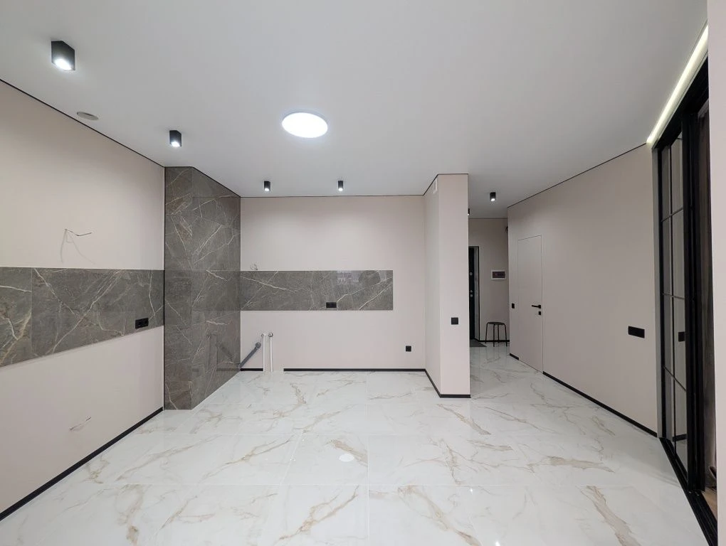 Apartment with renovation, never lived in