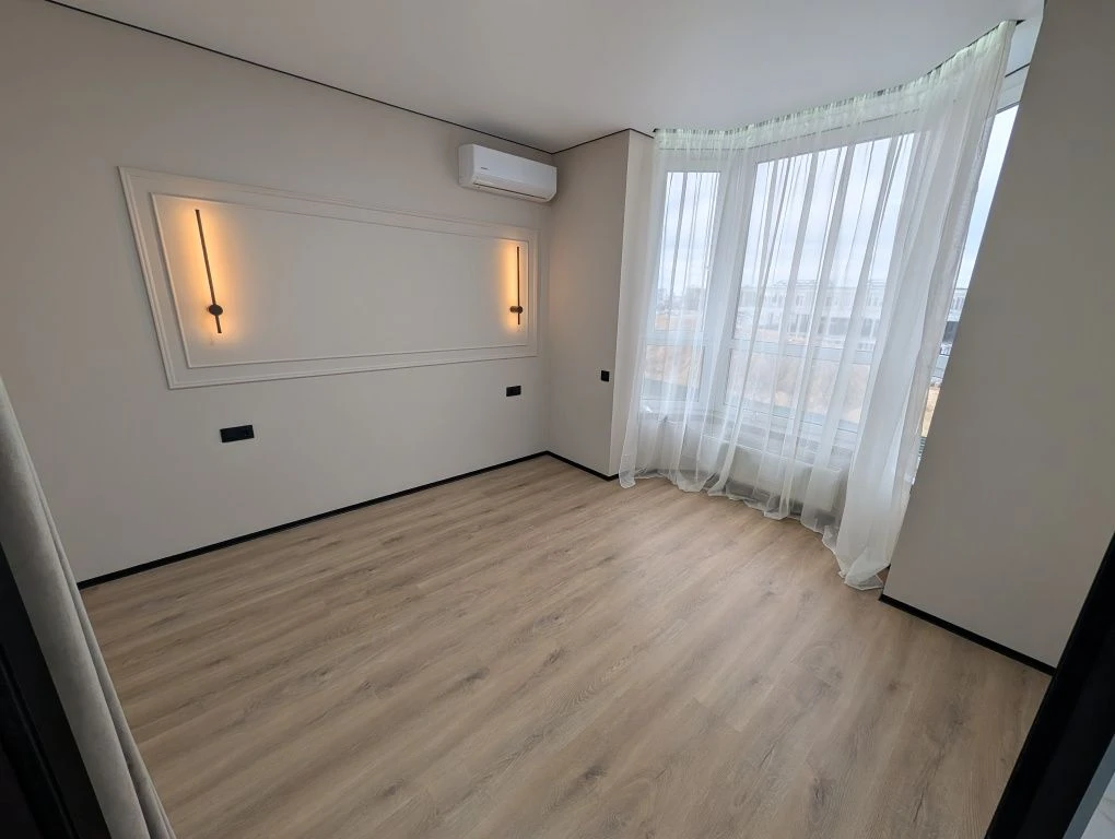 Apartment with renovation, never lived in