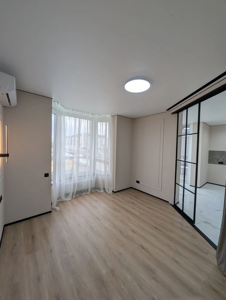 Apartment with renovation, never lived in