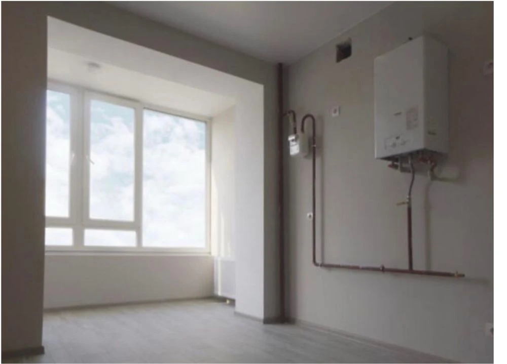 One-bedroom apartment on a low floor, minimal finishing