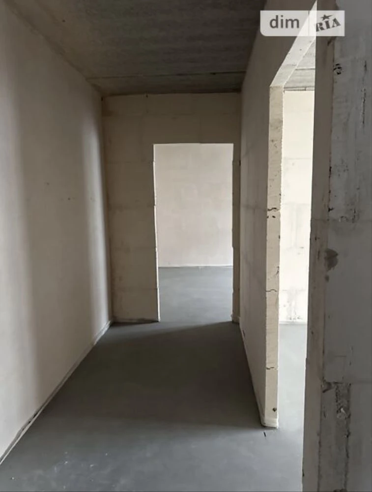 One-bedroom apartment on a low floor, minimal finishing