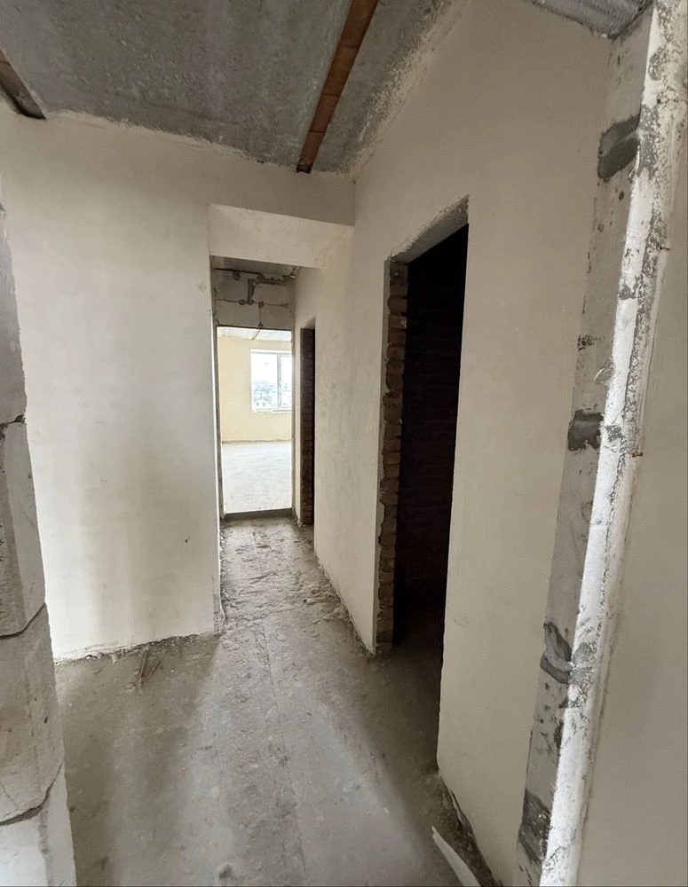 Spacious Euro 3-room apartment in a finished house! 73 m2! Urgent!