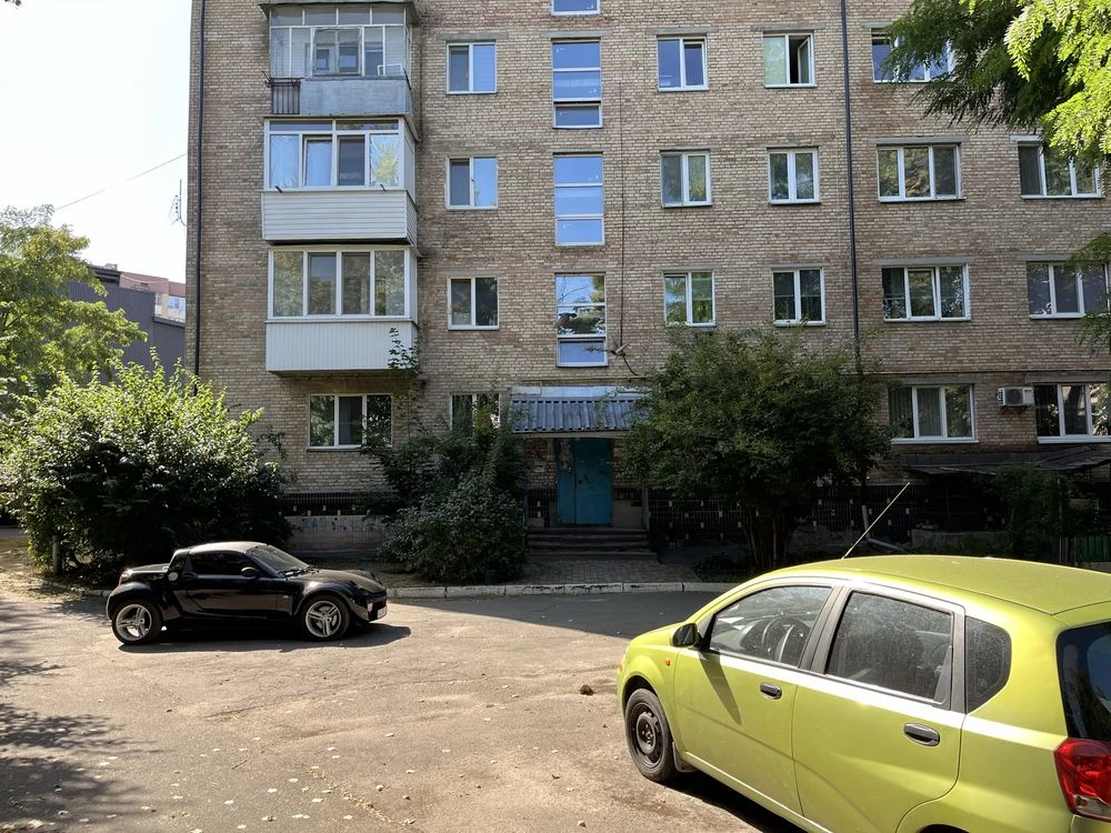 Center. 2-bedroom apartment near school. Certificate, voucher