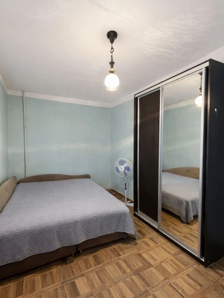 Center. 2-bedroom apartment near school. Certificate, voucher