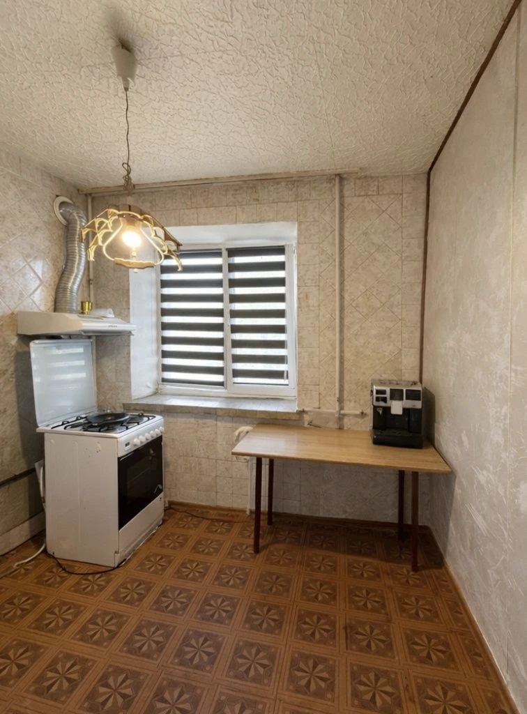 Center. 2-bedroom apartment near school. Certificate, voucher