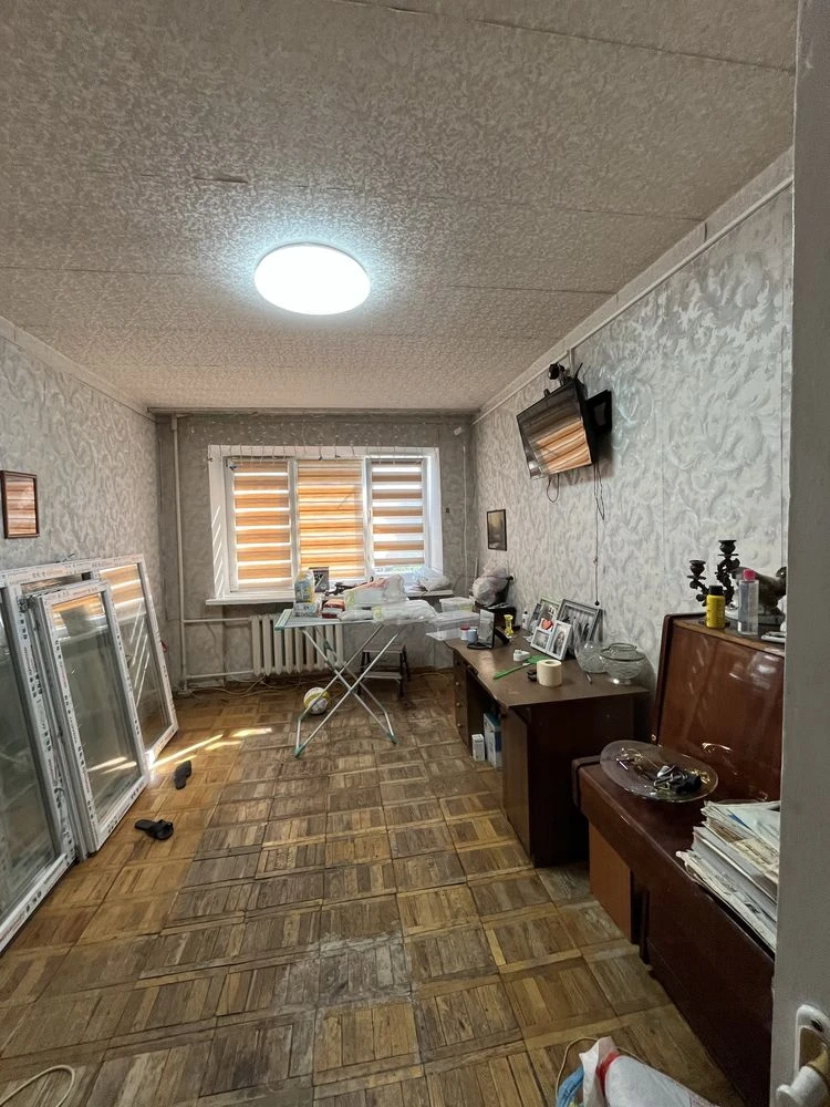 Center. 2-bedroom apartment near school. Certificate, voucher